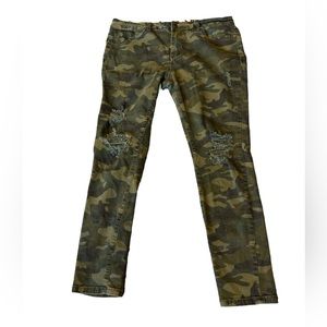 Judy Blue Distressed Camo Skinny Fit Jeans Size 15/32